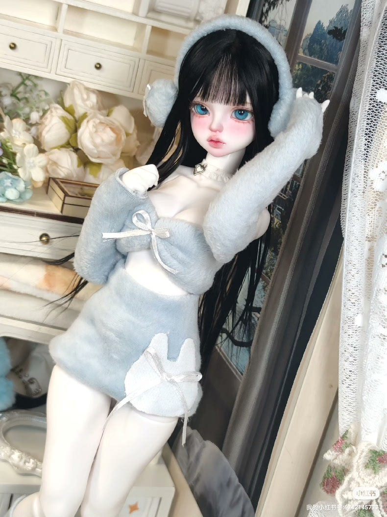 Elegant Pastel Winter BJD 1/4 Outfit – Plush Jacket & Accessories for Dolls - Image 5