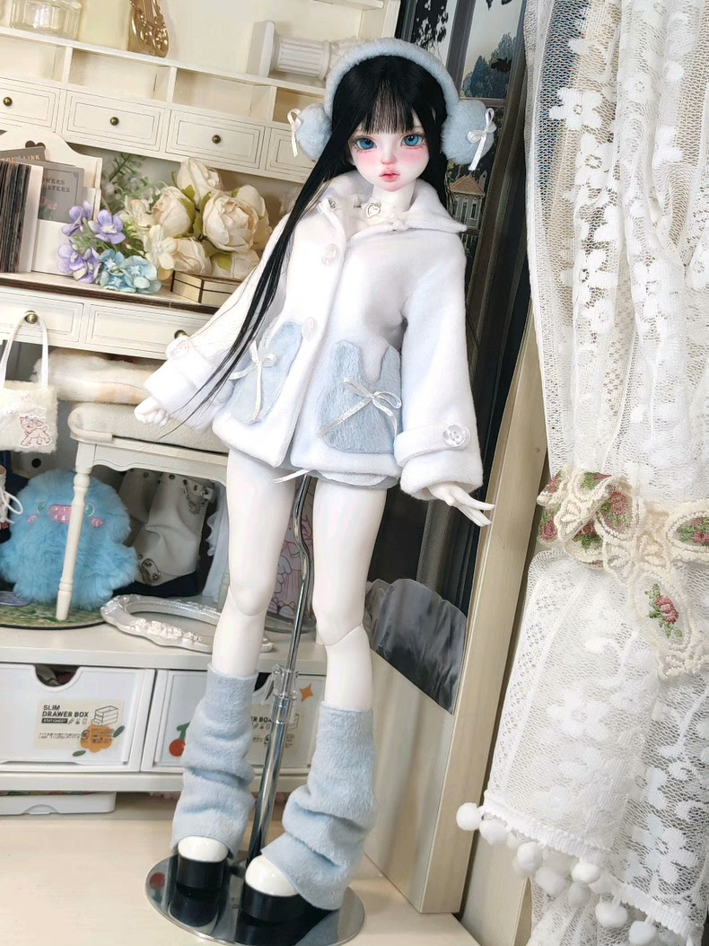 Elegant Pastel Winter BJD 1/4 Outfit – Plush Jacket & Accessories for Dolls - Image 6