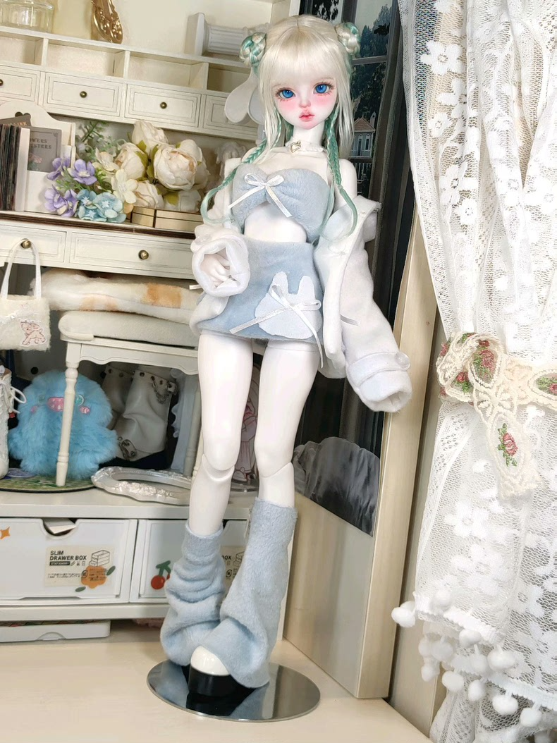 Elegant Pastel Winter BJD 1/4 Outfit – Plush Jacket & Accessories for Dolls - Image 7