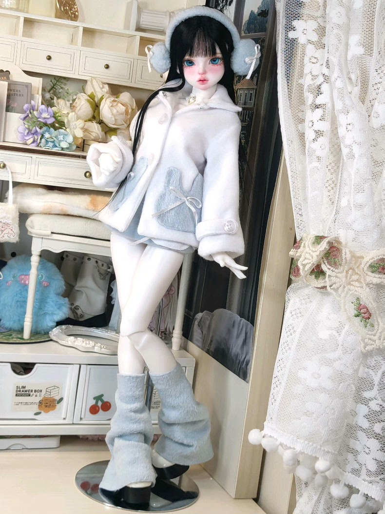 Elegant Pastel Winter BJD 1/4 Outfit – Plush Jacket & Accessories for Dolls - Image 9