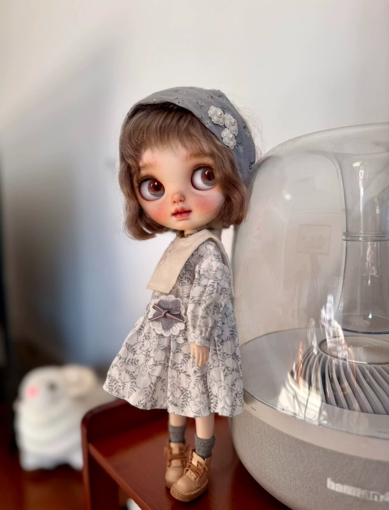 Vintage Blythe Doll Outfit – Floral Dress, Headscarf & Socks – Elegant Collectible Ensemble - Image 1