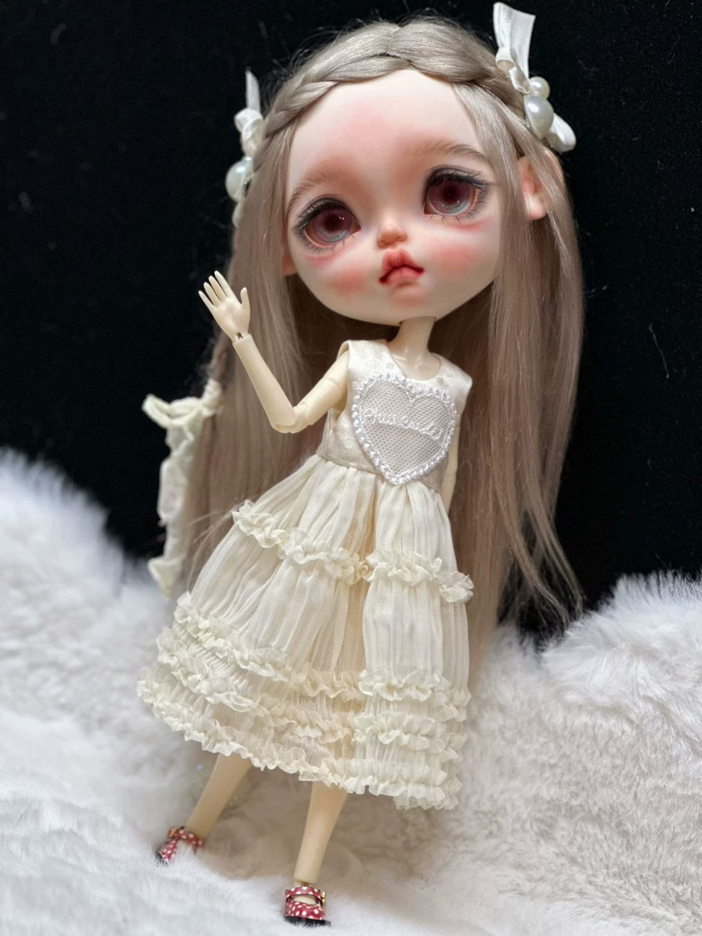 Exquisite Blythe Doll Dress: Elegant Lace & Heart Embellishment for ob22, ob24, ob26 - Image 2