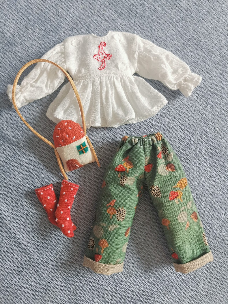 Whimsical Mushroom Blythe Doll Outfit – Vintage Charm & Playful Elegance - Image 3