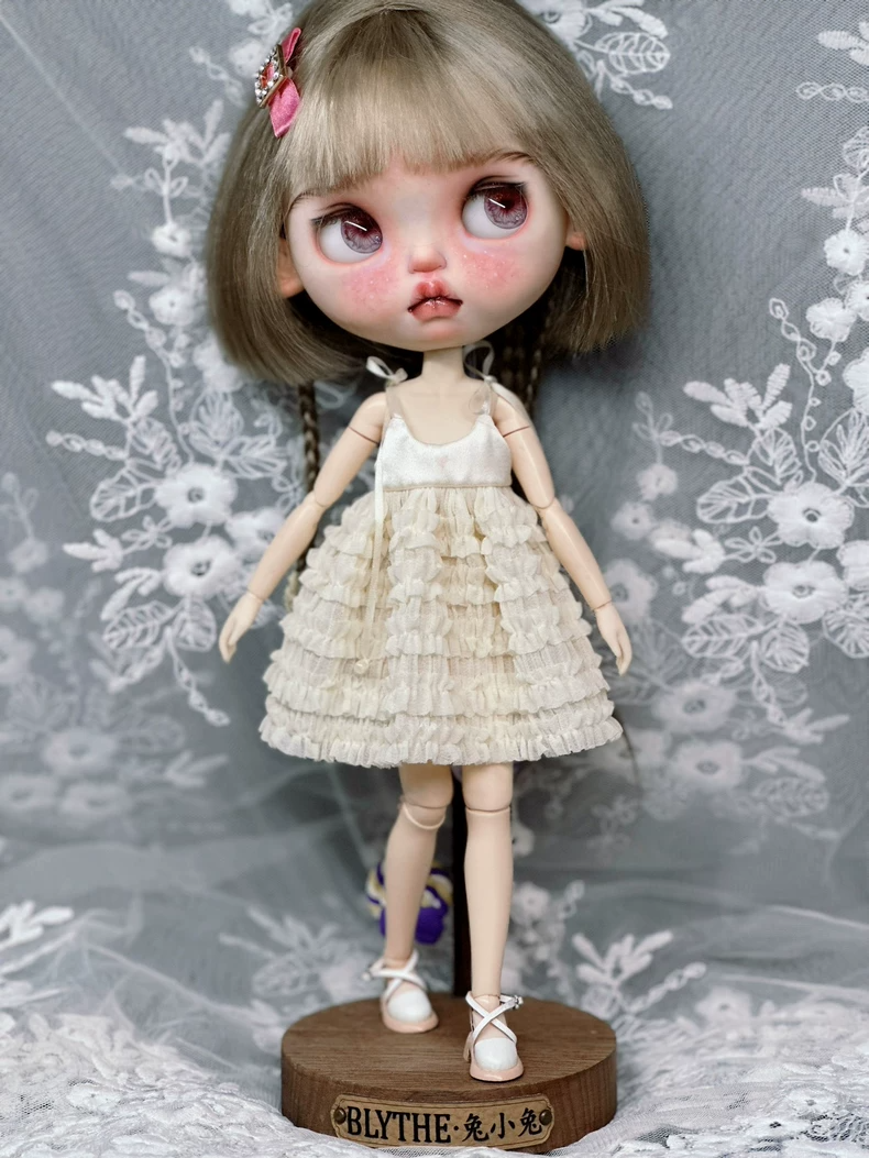 Elegant Blythe Doll Dress: Ruffled White Outfit for ob24 & Similar Dolls – Perfect for Collectors & Enthusiasts - Image 4