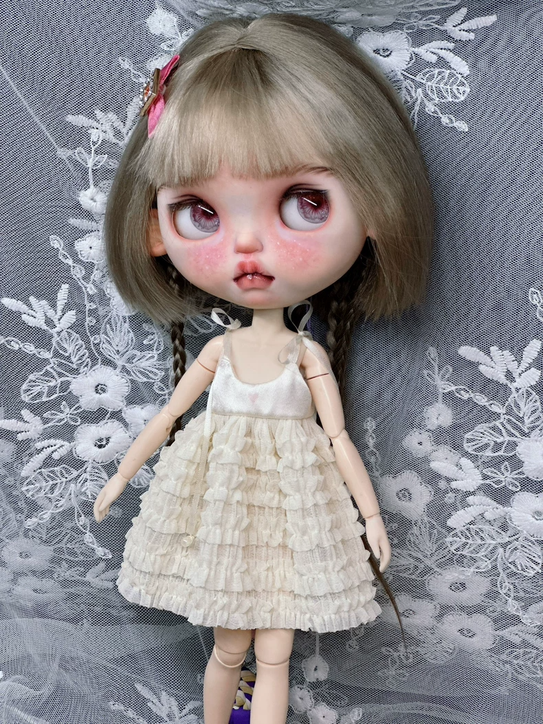 Elegant Blythe Doll Dress: Ruffled White Outfit for ob24 & Similar Dolls – Perfect for Collectors & Enthusiasts - Image 5
