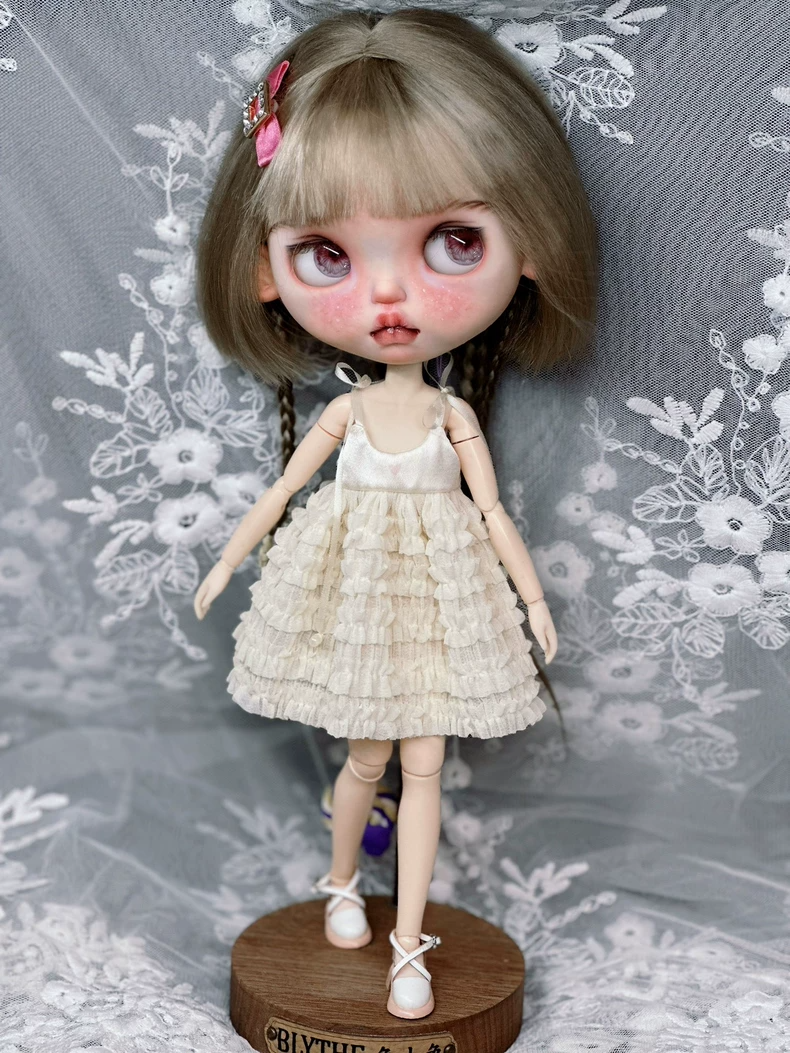 Elegant Blythe Doll Dress: Ruffled White Outfit for ob24 & Similar Dolls – Perfect for Collectors & Enthusiasts - Image 6