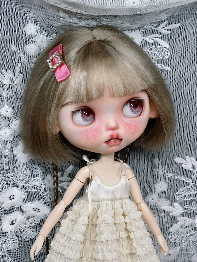 Elegant Blythe Doll Dress: Ruffled White Outfit for ob24 & Similar Dolls – Perfect for Collectors & Enthusiasts - Image 7