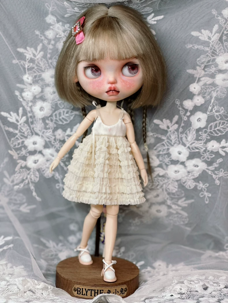 Elegant Blythe Doll Dress: Ruffled White Outfit for ob24 & Similar Dolls – Perfect for Collectors & Enthusiasts - Image 8
