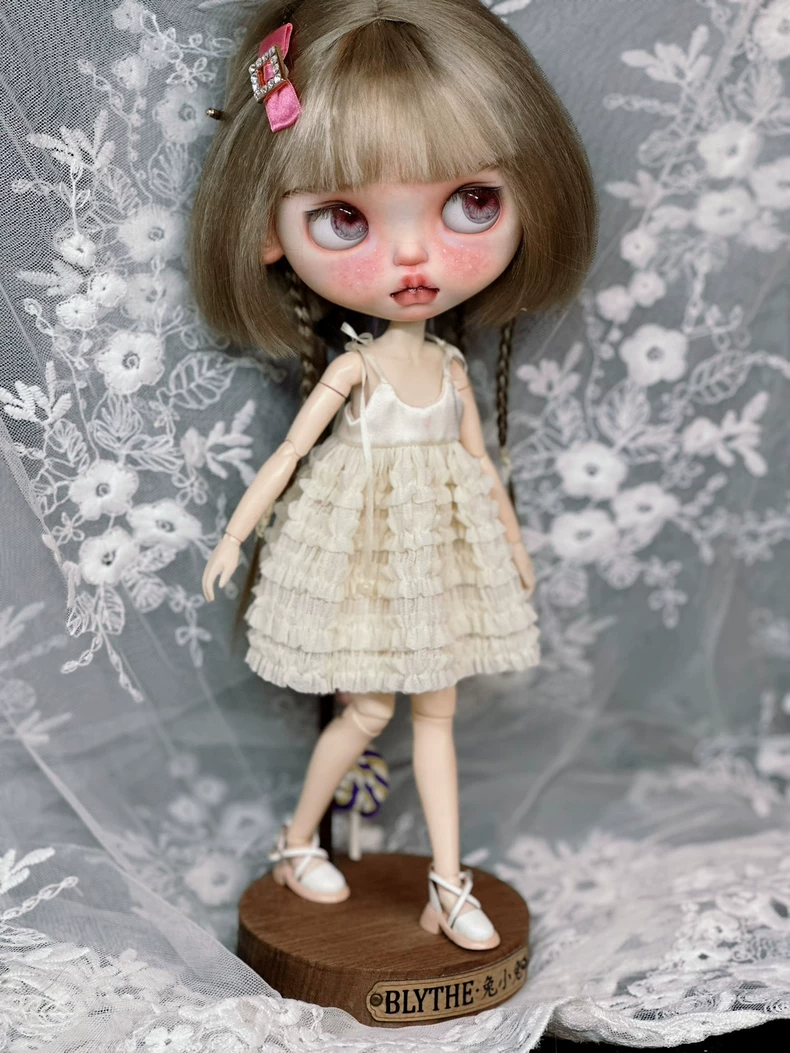 Elegant Blythe Doll Dress: Ruffled White Outfit for ob24 & Similar Dolls – Perfect for Collectors & Enthusiasts - Image 9