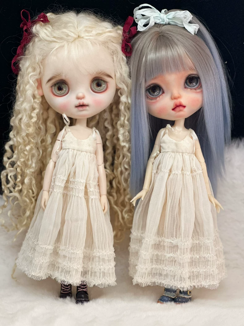 Exquisite Lace Blythe Doll Dresses: Elegant Creamy White Tiered Outfits for ob24 & More - Image 2