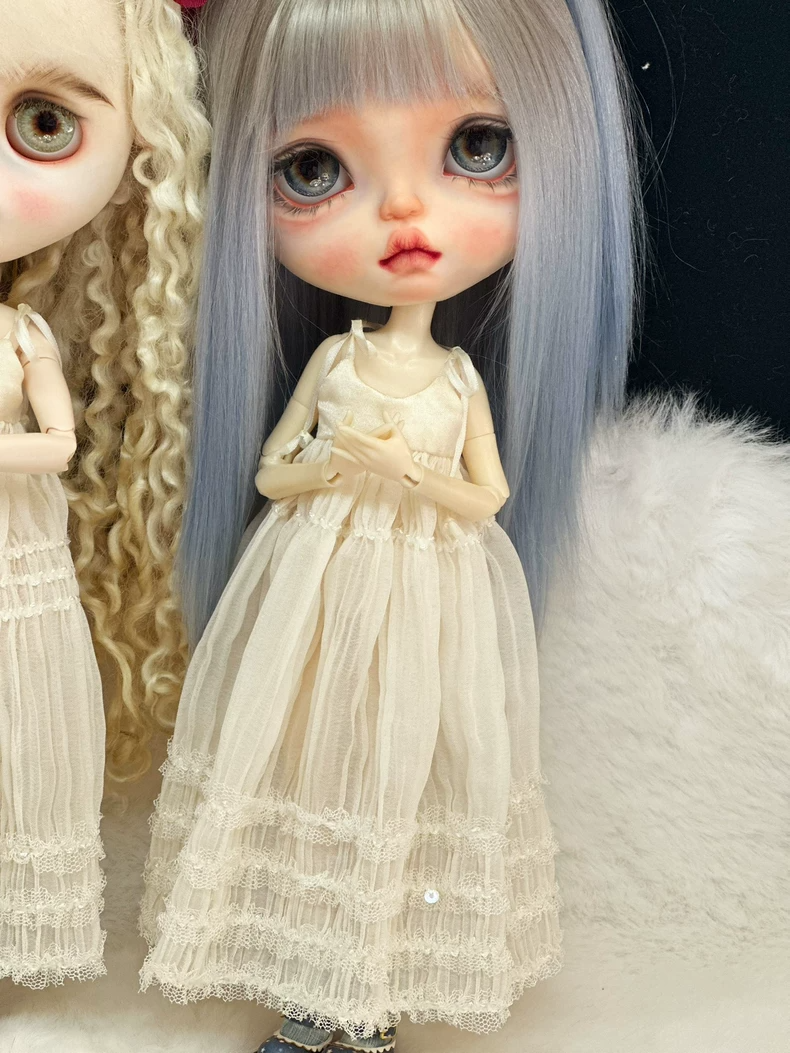 Exquisite Lace Blythe Doll Dresses: Elegant Creamy White Tiered Outfits for ob24 & More - Image 5