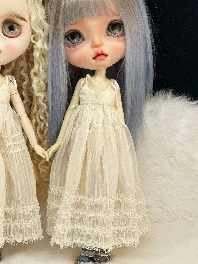 Exquisite Lace Blythe Doll Dresses: Elegant Creamy White Tiered Outfits for ob24 & More - Image 8