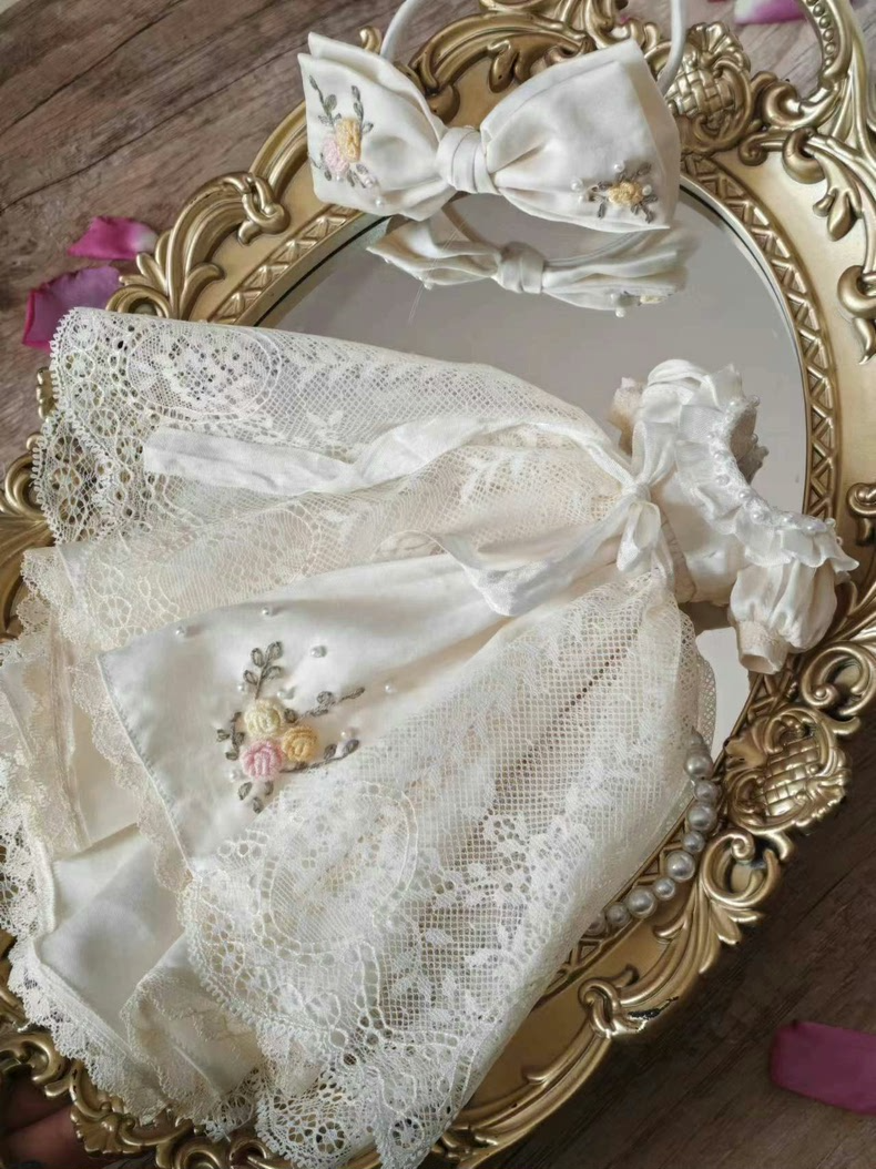 Exquisite Vintage BLYTHE Doll Outfit: Lace & Floral Elegance with Pearl Accents - Image 2