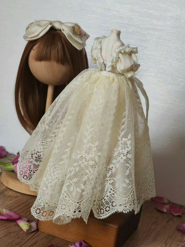 Exquisite Vintage BLYTHE Doll Outfit: Lace & Floral Elegance with Pearl Accents - Image 3