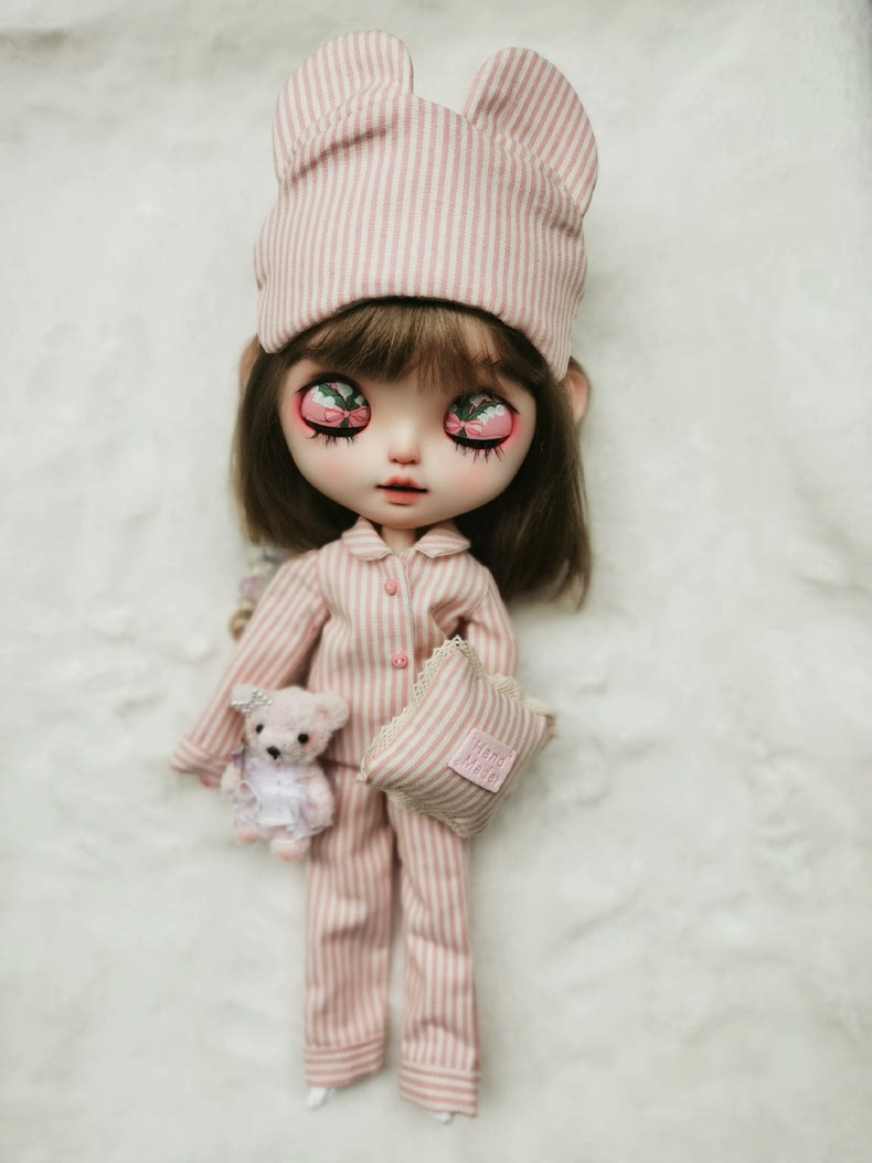 Cozy Blythe Doll Sleepwear Set: Handmade Pajamas with Eye Mask, Pillow & Socks – OB22/OB24 - Image 4