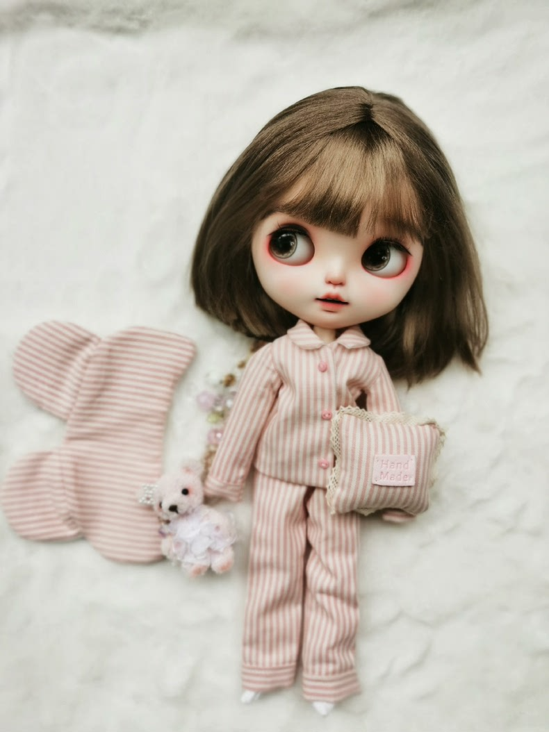 Cozy Blythe Doll Sleepwear Set: Handmade Pajamas with Eye Mask, Pillow & Socks – OB22/OB24 - Image 5