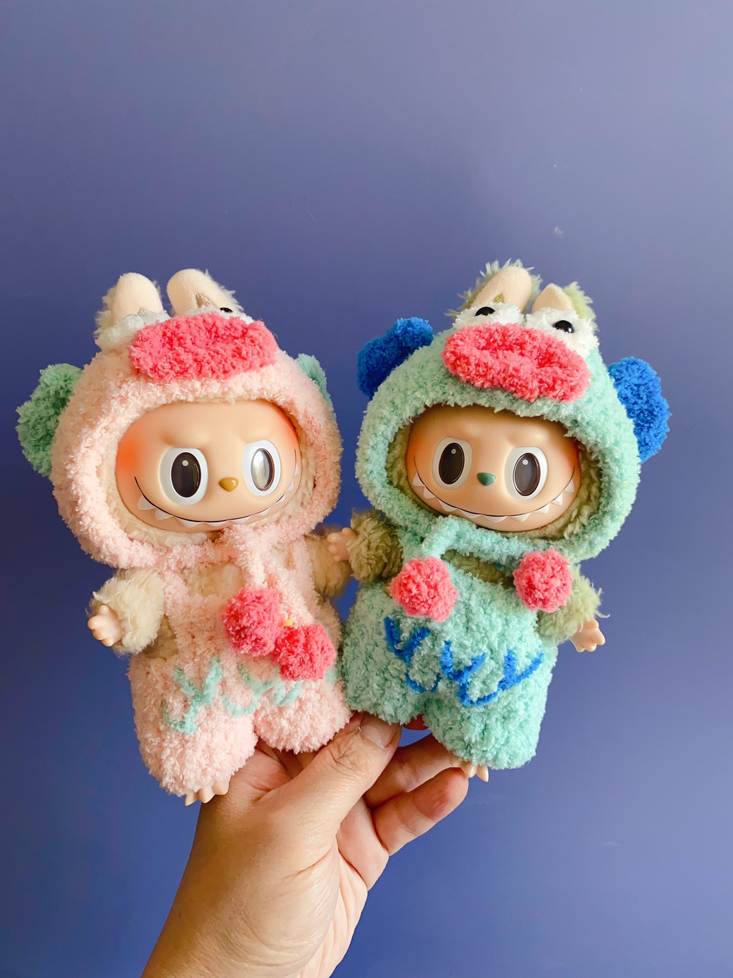 Adorable Labubu Doll Outfits: Vibrant Plush Ensembles for Play & Collecting - Image 1