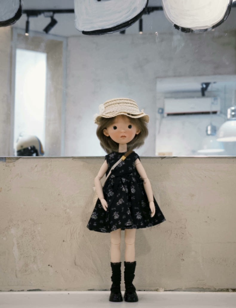 Elegant Blythe Doll Outfit: Black Rose Ensemble with Floral Hat & Accessories for OB22 & OB24 Dolls - Image 2