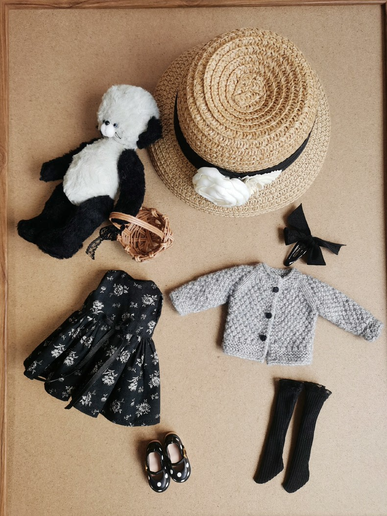 Elegant Blythe Doll Outfit: Black Rose Ensemble with Floral Hat & Accessories for OB22 & OB24 Dolls - Image 3