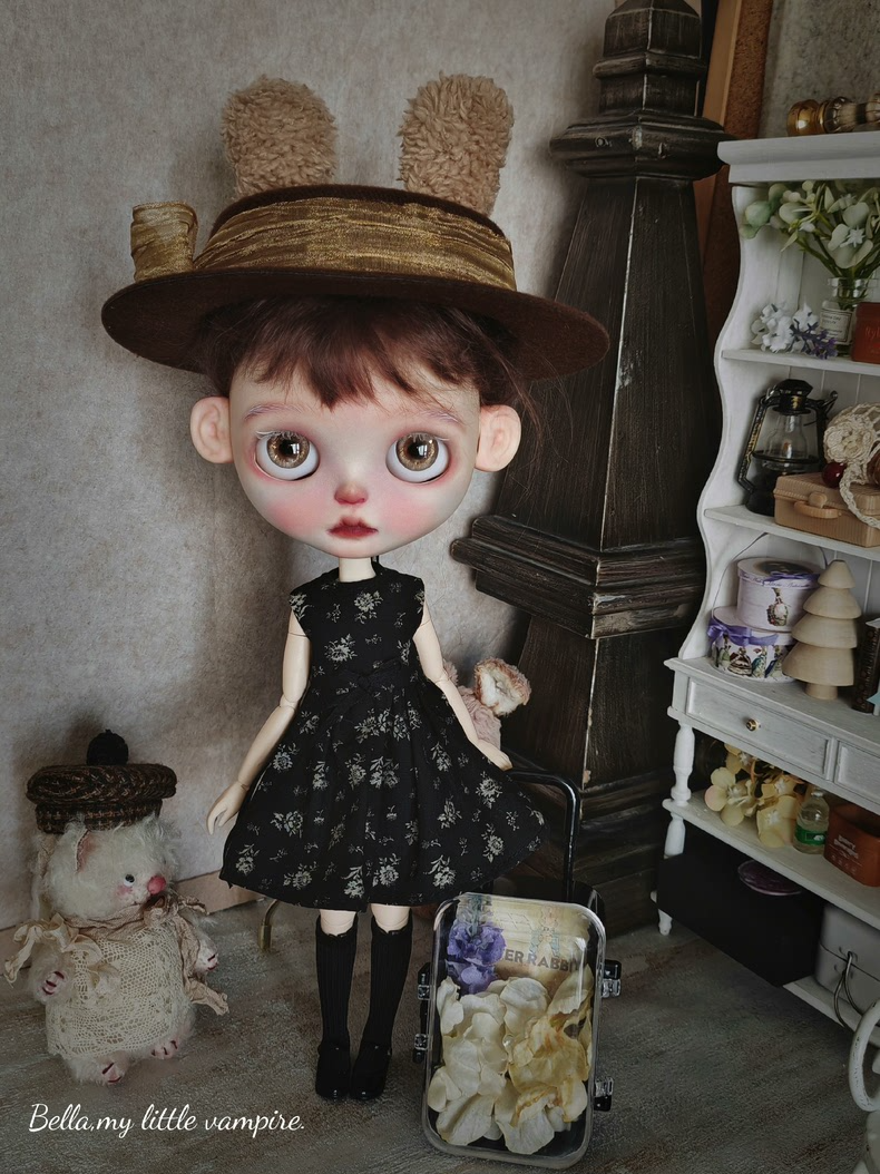 Elegant Blythe Doll Outfit: Black Rose Ensemble with Floral Hat & Accessories for OB22 & OB24 Dolls - Image 5