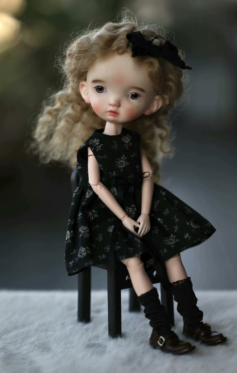 Elegant Blythe Doll Outfit: Black Rose Ensemble with Floral Hat & Accessories for OB22 & OB24 Dolls - Image 6