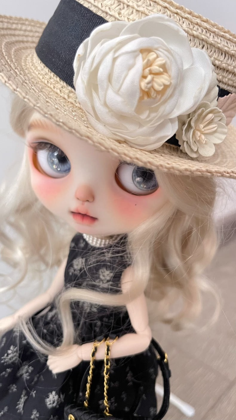 Elegant Blythe Doll Outfit: Black Rose Ensemble with Floral Hat & Accessories for OB22 & OB24 Dolls - Image 8