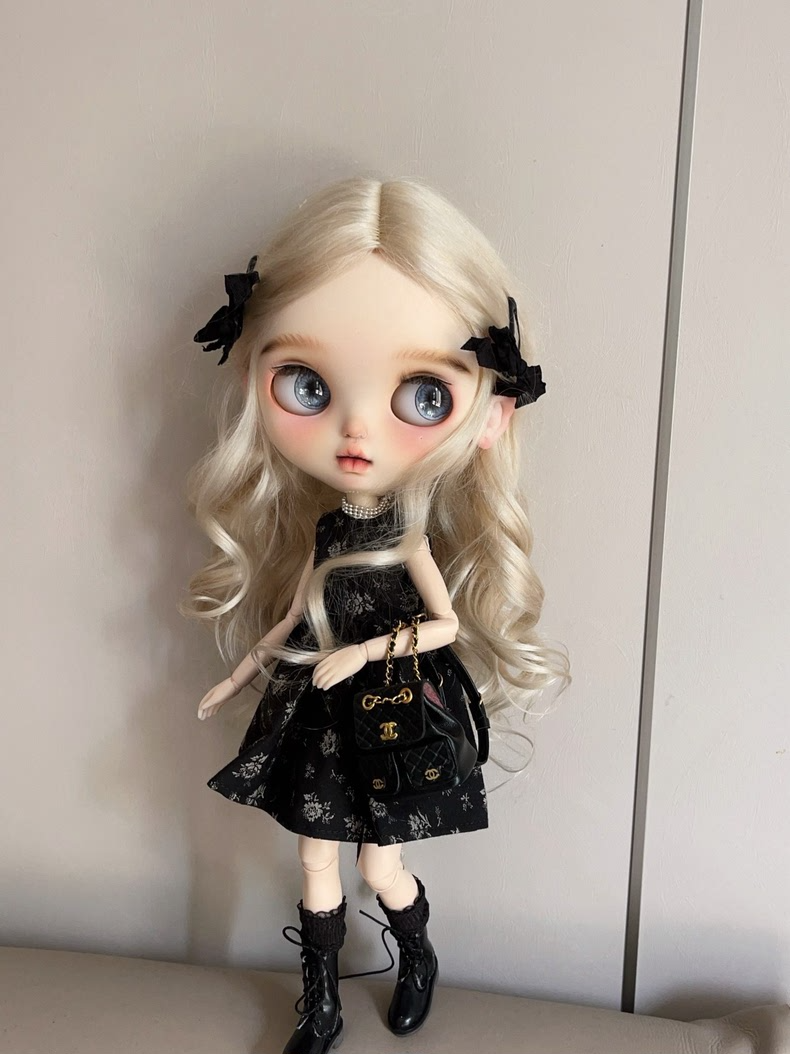 Elegant Blythe Doll Outfit: Black Rose Ensemble with Floral Hat & Accessories for OB22 & OB24 Dolls - Image 9