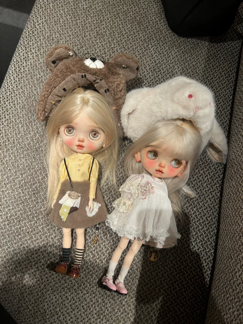 Adorable Custom BLYTHE Doll Outfits: Handcrafted Hats, Tops & Socks for Vintage Charm - Image 1