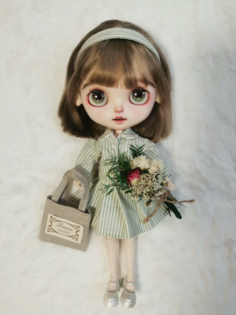 Charming Spring Blythe Doll Outfit – OL-Style Green Stripes, Polka Dot Bag & Lace Stockings for ob22/ob24 - Image 3