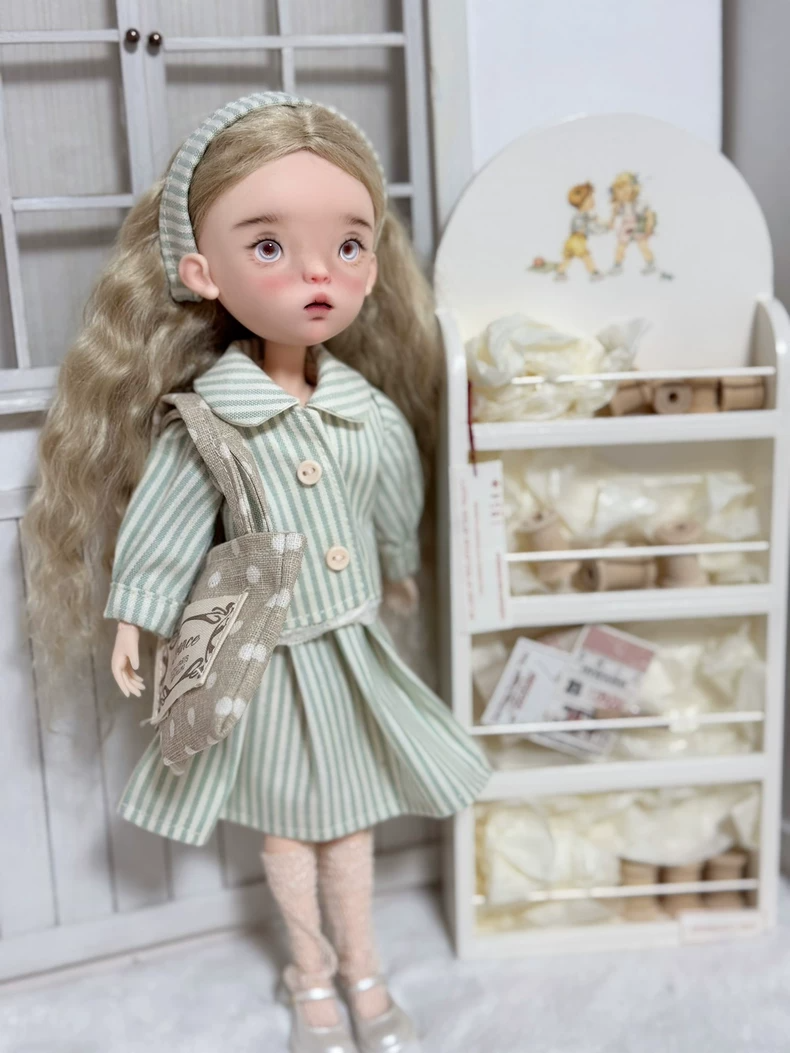 Charming Spring Blythe Doll Outfit – OL-Style Green Stripes, Polka Dot Bag & Lace Stockings for ob22/ob24 - Image 5