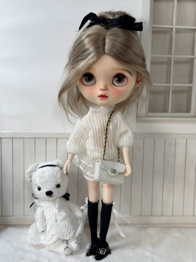 Elegant Blythe Doll Lace Outfit: Classic OB22 & OB24 Ensemble with Velvet Beret & Accessories - Image 2