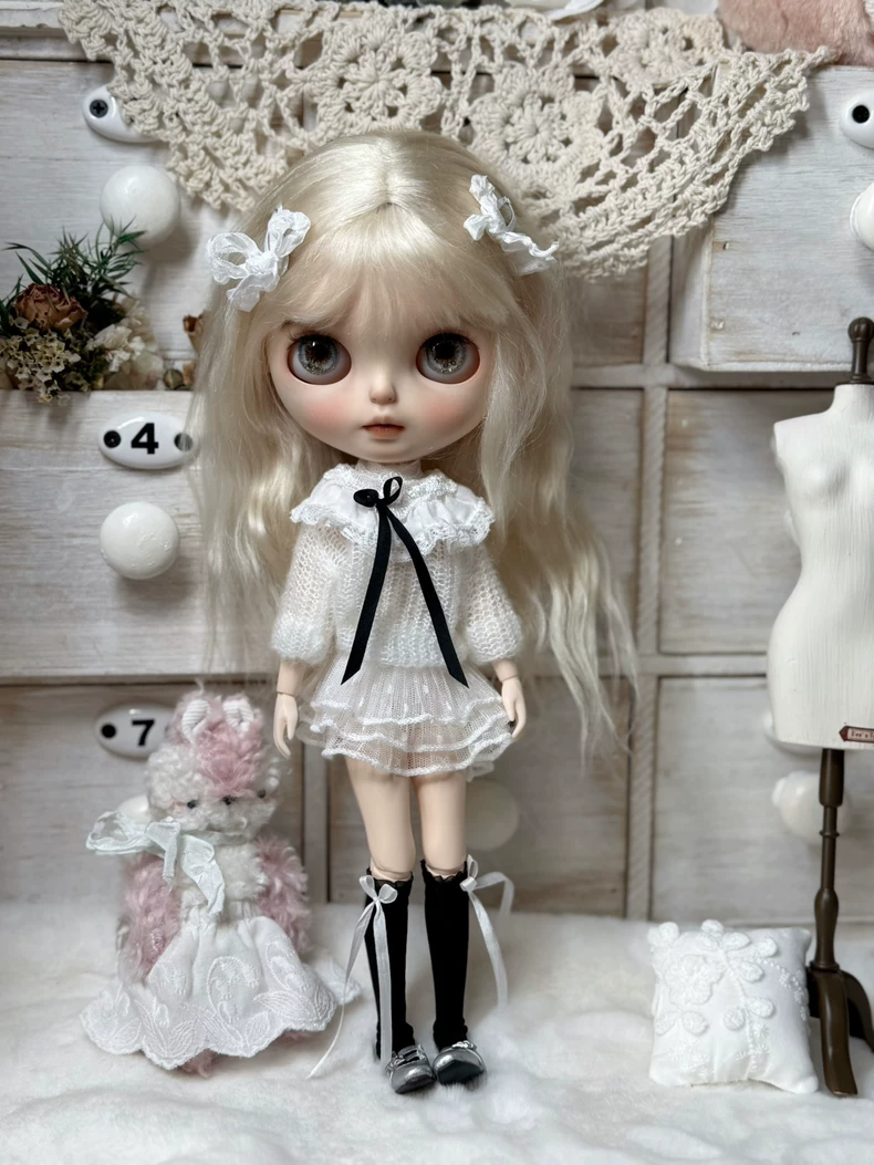Elegant Blythe Doll Lace Outfit: Classic OB22 & OB24 Ensemble with Velvet Beret & Accessories - Image 3