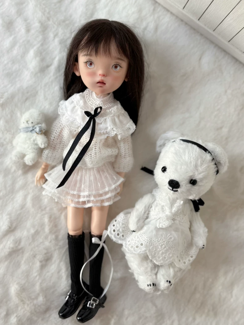 Elegant Blythe Doll Lace Outfit: Classic OB22 & OB24 Ensemble with Velvet Beret & Accessories - Image 5