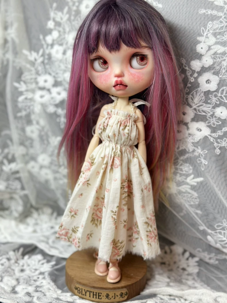 Charming Floral Blythe Doll Dress – Vintage Elegance for ob24 & More | Handcrafted Cotton - Image 1