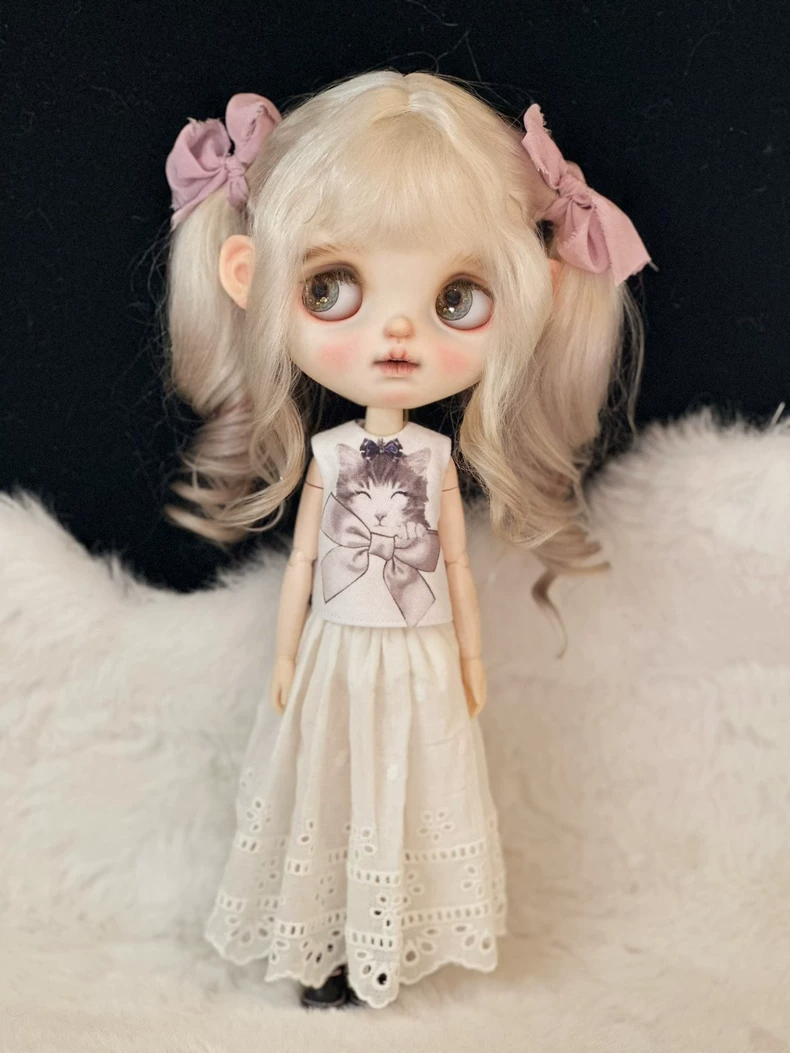 Charming Blythe Doll Outfit: Cat Top & Lace Skirt for OB22, OB24, OB26 – Pastel Elegance & Durable Craftsmanship - Image 1