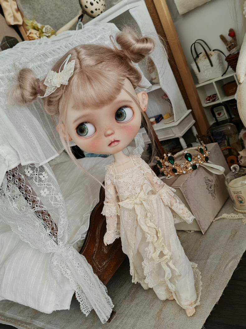 Exquisite Blythe Doll Lace Dress Outfit – Elegant OB22 & OB24 Ensemble - Image 1
