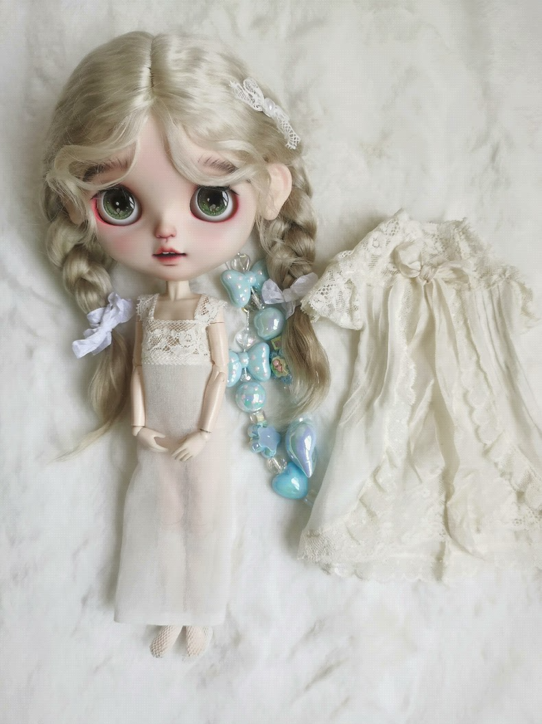 Exquisite Blythe Doll Lace Dress Outfit – Elegant OB22 & OB24 Ensemble - Image 3