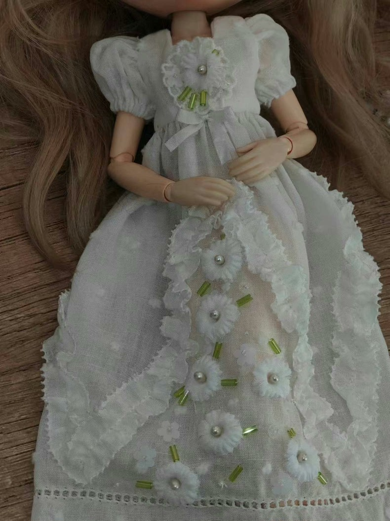 Exquisite BLYTHE Doll Outfit: Vintage Elegance with Floral Embroidery & Pearl Accents - Image 3