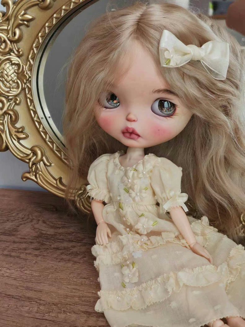 Exquisite BLYTHE Doll Outfit: Vintage Elegance with Floral Embroidery & Pearl Accents - Image 5