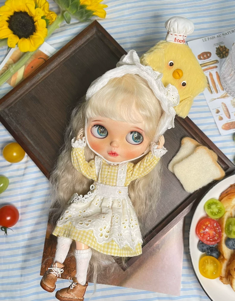 Charming Culinary Blythe Doll Outfit – Yellow Gingham Apron Dress, Hat & Accessories for OB22/OB24 - Image 3