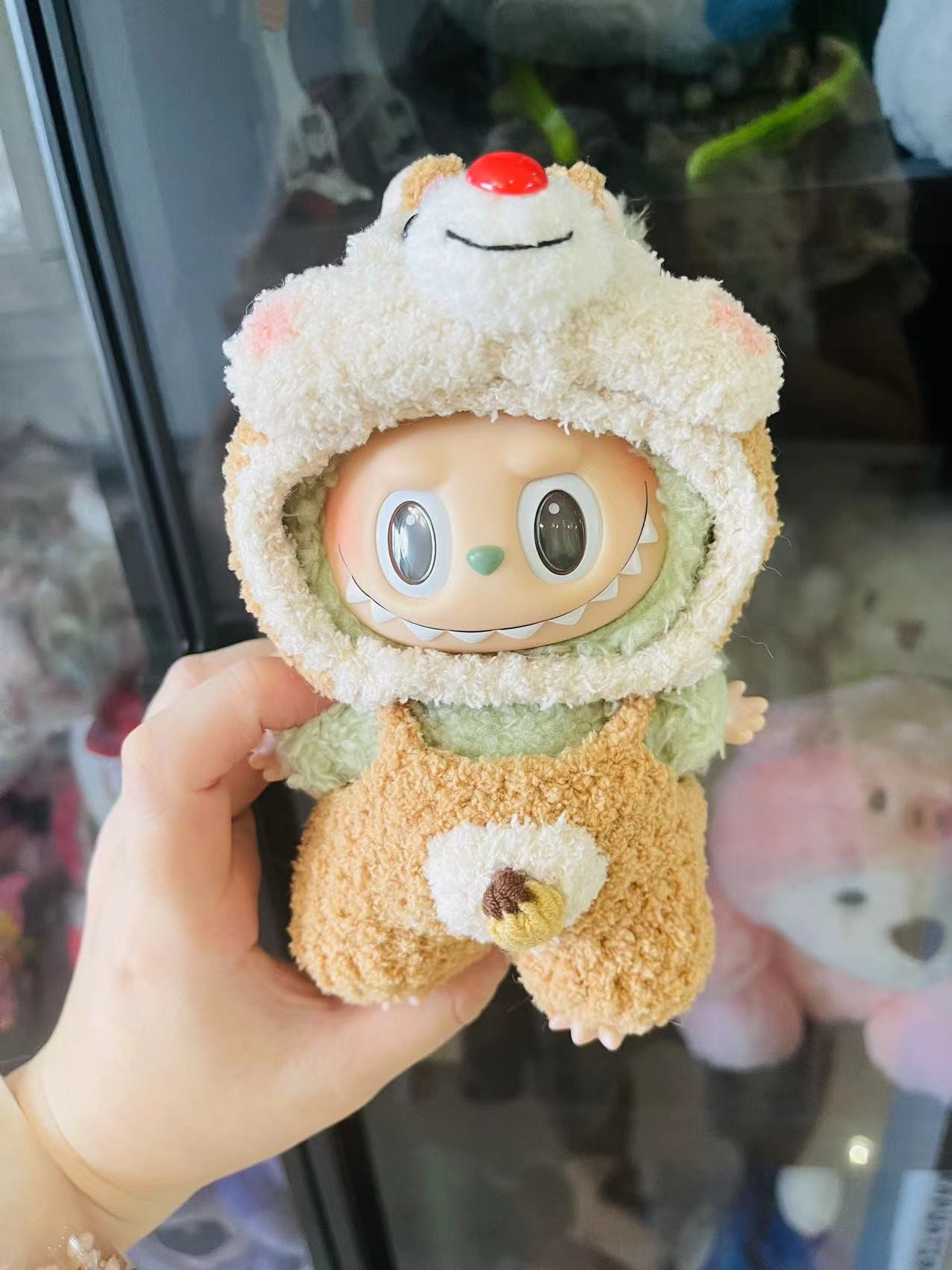 Adorable Squirrel-Themed Labubu Doll Outfits: Cozy Bear Suit & Charming Hat for Collectors - Image 1