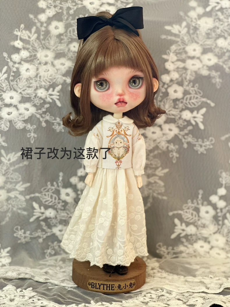 Exquisite Handcrafted Blythe Doll Dress - Floral Embroidery & Adjustable Fit - Image 2