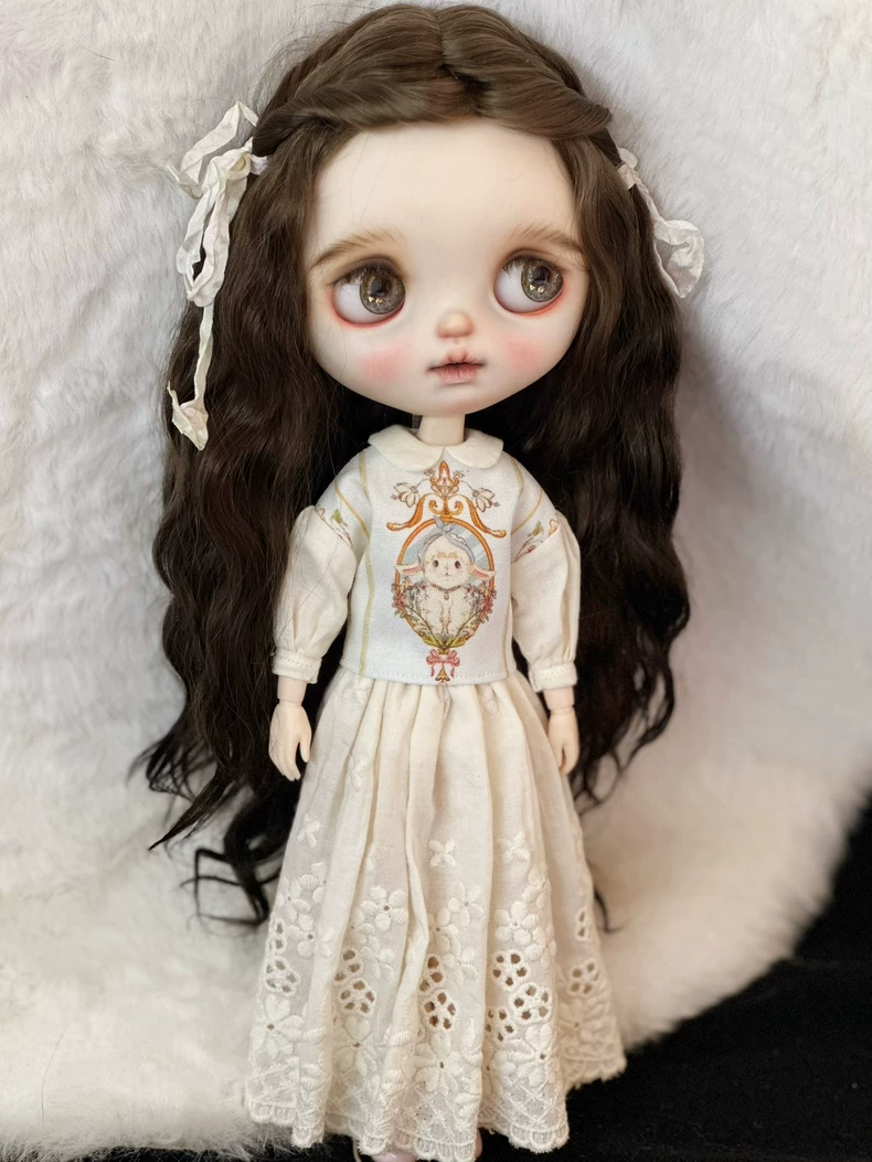 Exquisite Handcrafted Blythe Doll Dress - Floral Embroidery & Adjustable Fit - Image 4