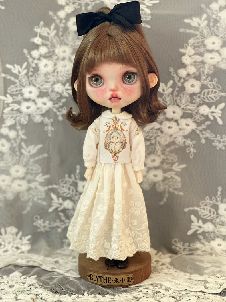 Exquisite Handcrafted Blythe Doll Dress - Floral Embroidery & Adjustable Fit - Image 7