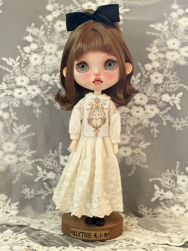 Exquisite Handcrafted Blythe Doll Dress - Floral Embroidery & Adjustable Fit - Image 8