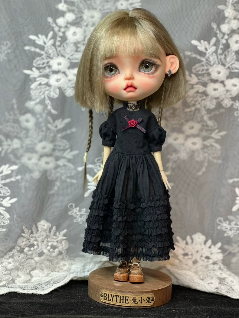Elegant BLYTHE Doll Outfits: Stylish ob24 Miniature Apparel with Timeless Designs - Image 1