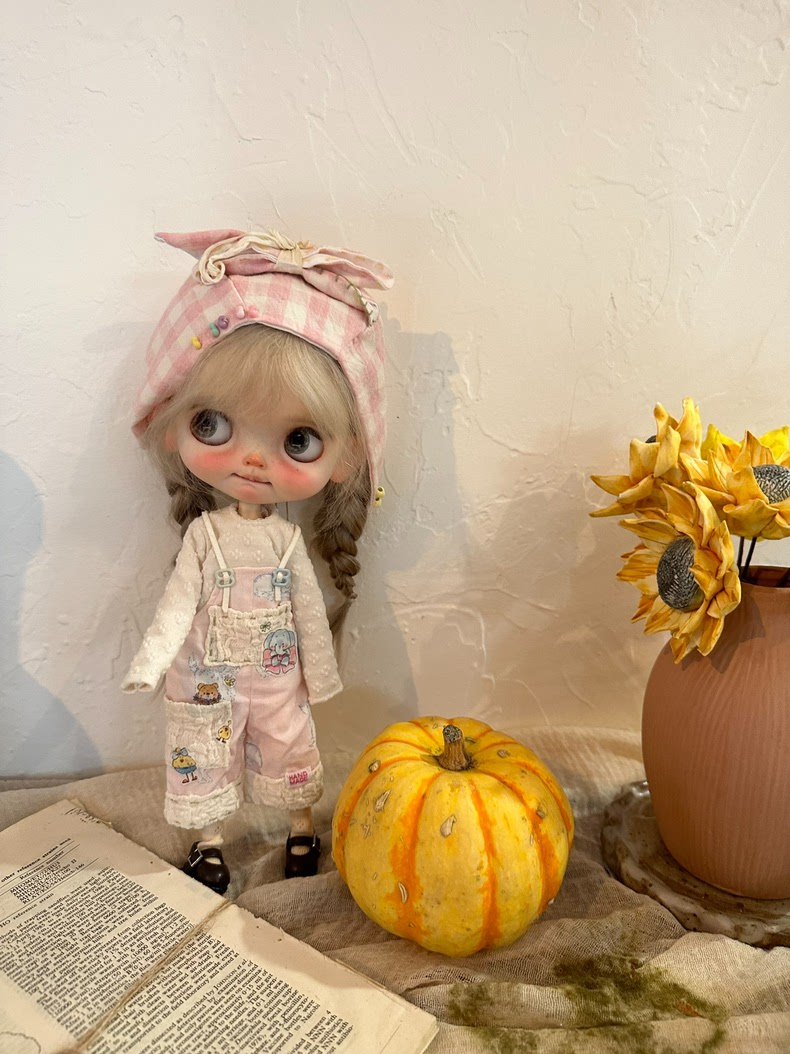 Handmade Vintage BLYTHE Doll Outfit – Pastel Gingham & Lace Trim, Adjustable Overalls, Premium Quality - Image 2