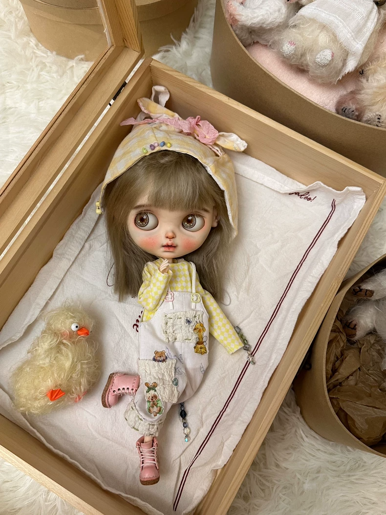 Handmade Vintage BLYTHE Doll Outfit – Pastel Gingham & Lace Trim, Adjustable Overalls, Premium Quality - Image 4