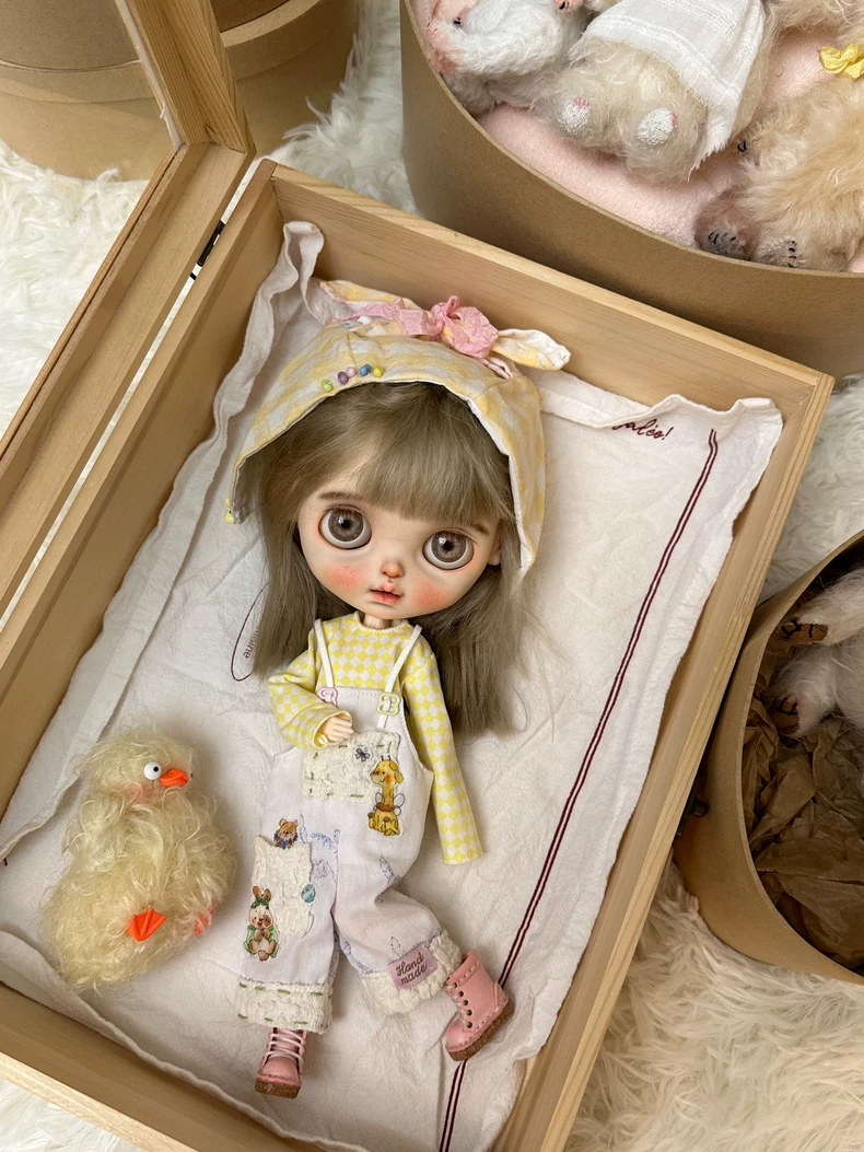 Handmade Vintage BLYTHE Doll Outfit – Pastel Gingham & Lace Trim, Adjustable Overalls, Premium Quality - Image 5
