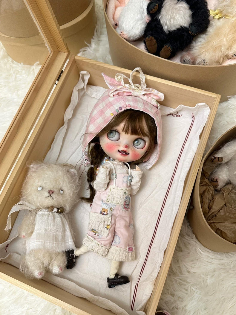 Handmade Vintage BLYTHE Doll Outfit – Pastel Gingham & Lace Trim, Adjustable Overalls, Premium Quality - Image 7